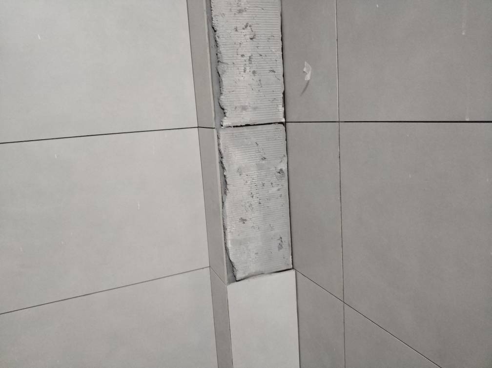 卫生间的墙砖空鼓了怎么办(卫生间墙砖空鼓了有什么办法补救)