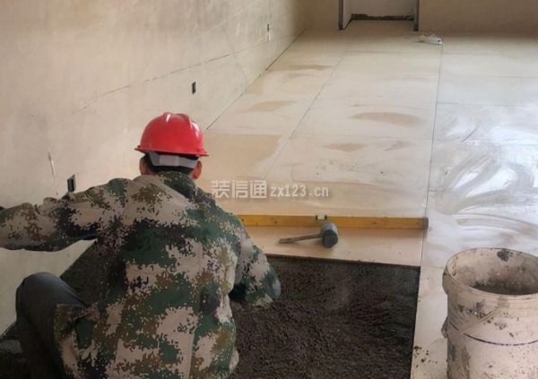 瓷砖工一天多少钱合适(瓷砖工一天能铺多少瓷砖) 瓷砖工一天多少钱合适(瓷砖工一天能铺多少瓷砖)