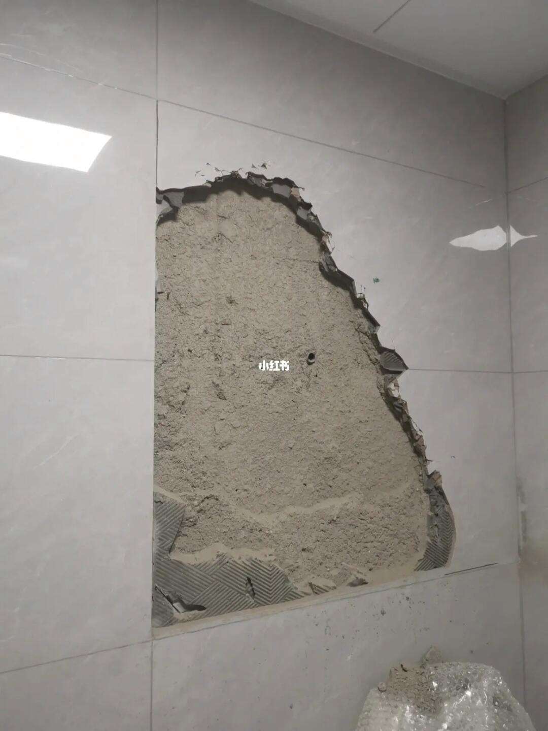 墙面瓷砖空鼓打钉补救方法(墙面瓷砖空鼓打钉补救方法视频)