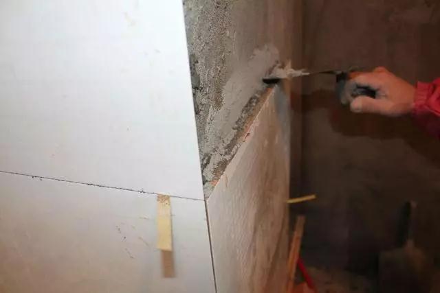 墙砖大面积空鼓怎么修复(墙砖大面积空鼓怎么修复用木钉子可以吗)