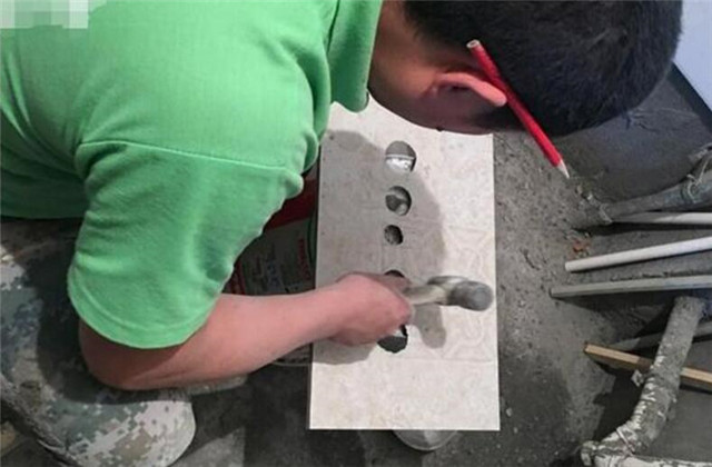 墙砖上打的孔如何修补视频教学(墙砖上打的孔如何修补视频教学全集)