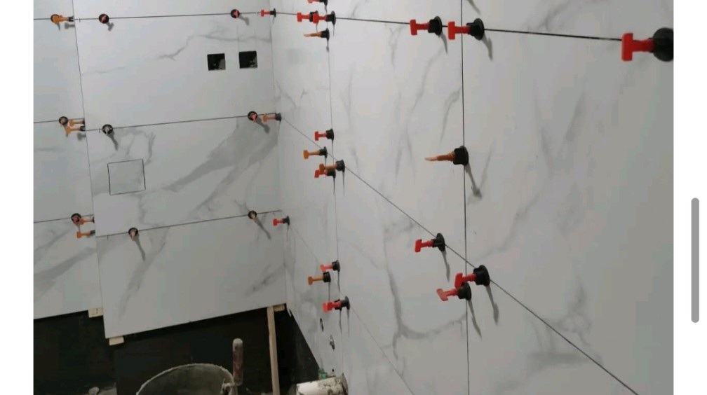 瓷砖师傅现场可以切割吗多少钱(瓷砖师傅现场可以切割吗多少钱一平米)