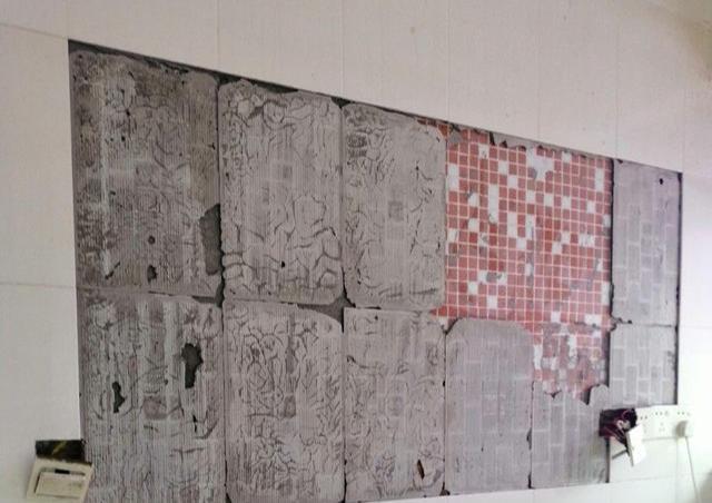 墙砖碎了需不需要拆了?(墙砖碎了需不需要拆了再装)