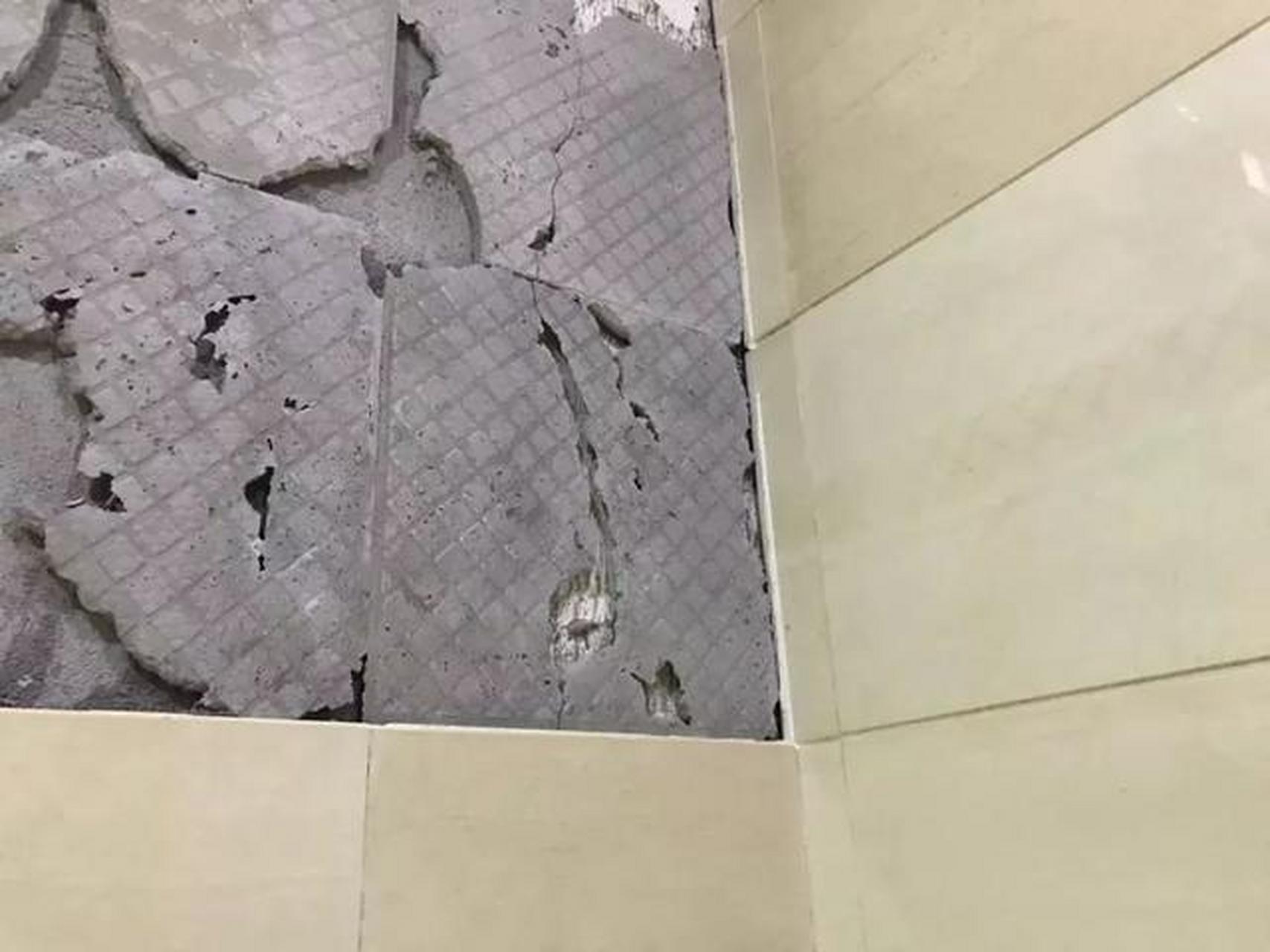 瓷砖贴好后空起鼓是什么原因(瓷砖贴完不空鼓,过了一阵子空鼓怎么回事)